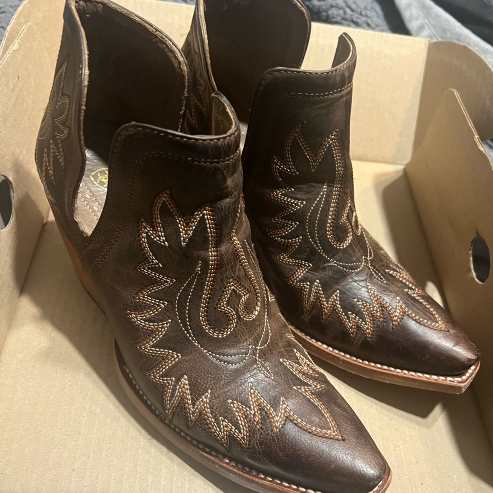 Ariat Dixon booties